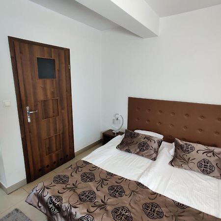 Belweder Aparthotel Porosły Exteriör bild