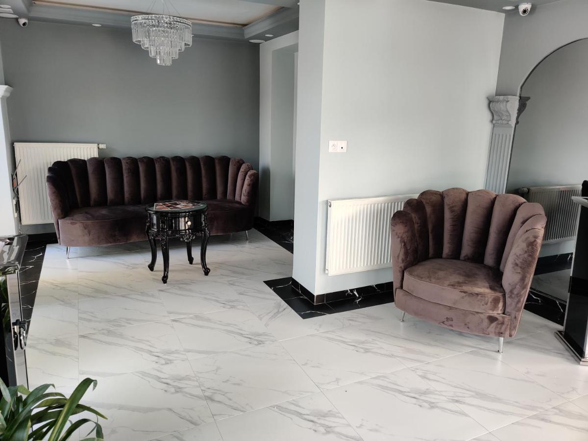 Belweder Aparthotel Porosły Exteriör bild