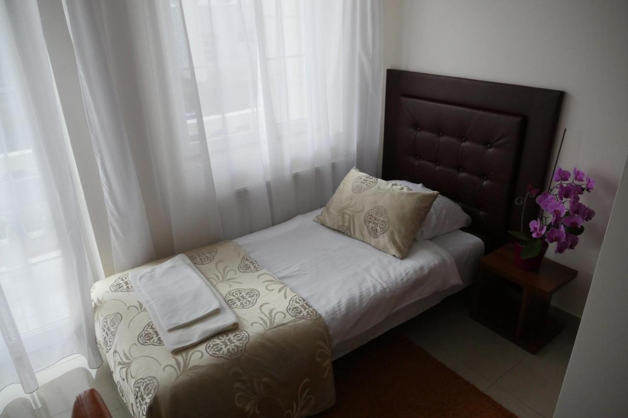 Belweder Aparthotel Porosły Exteriör bild