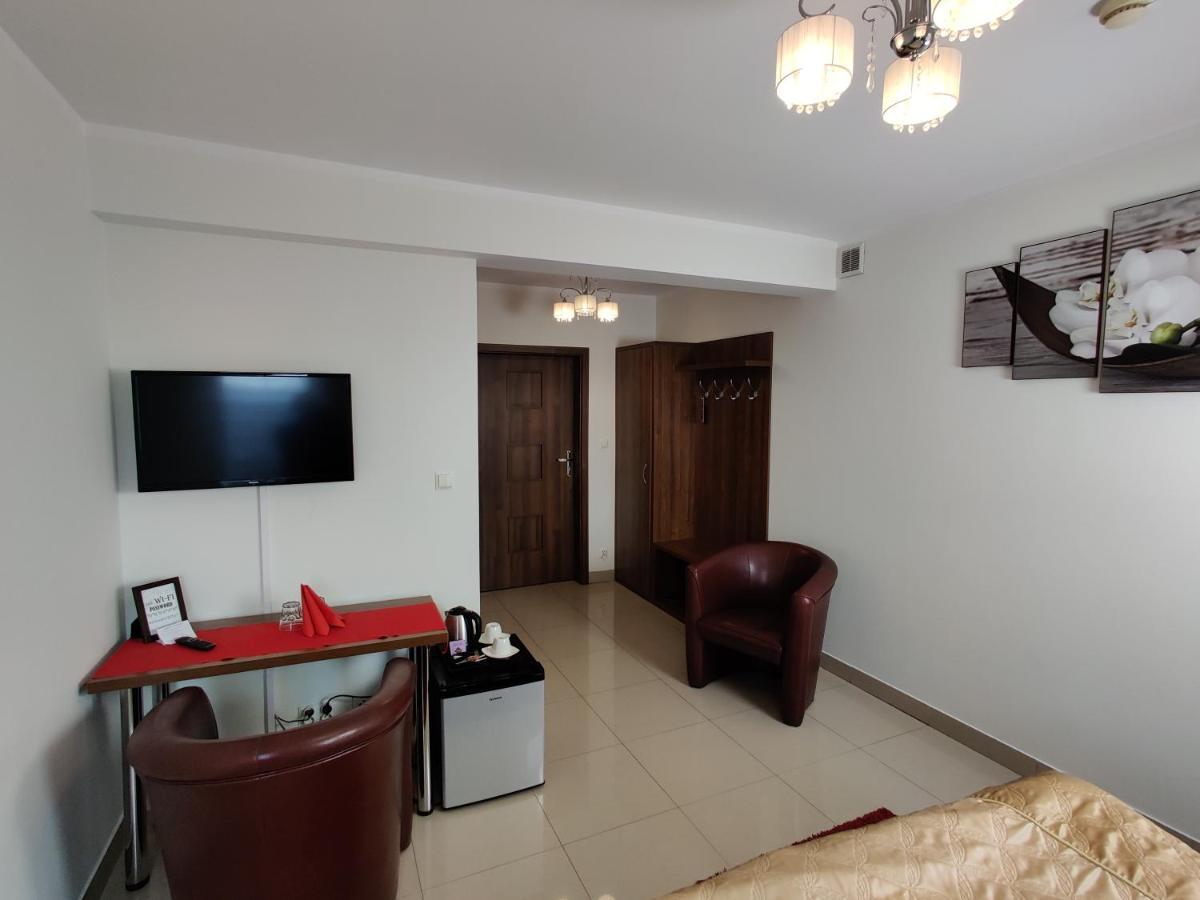 Belweder Aparthotel Porosły Exteriör bild