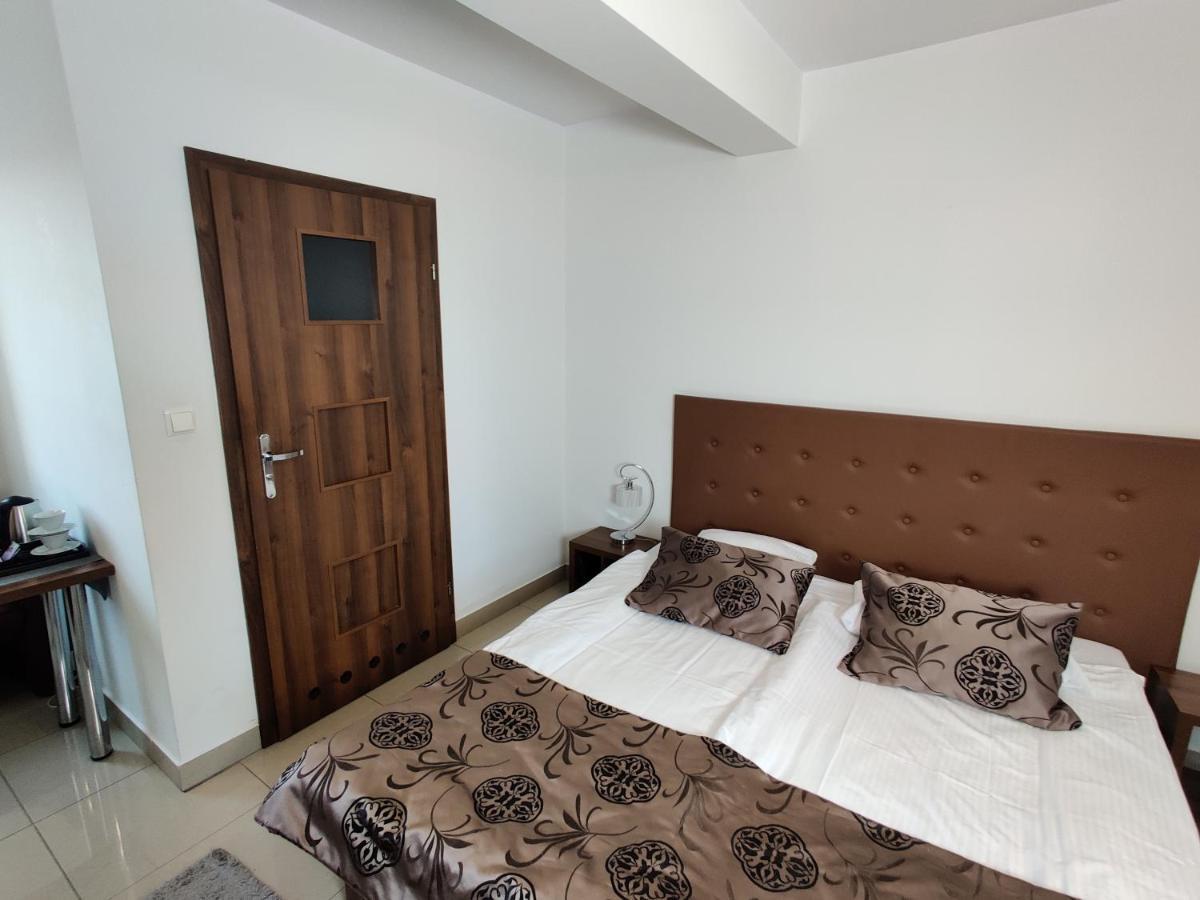 Belweder Aparthotel Porosły Exteriör bild