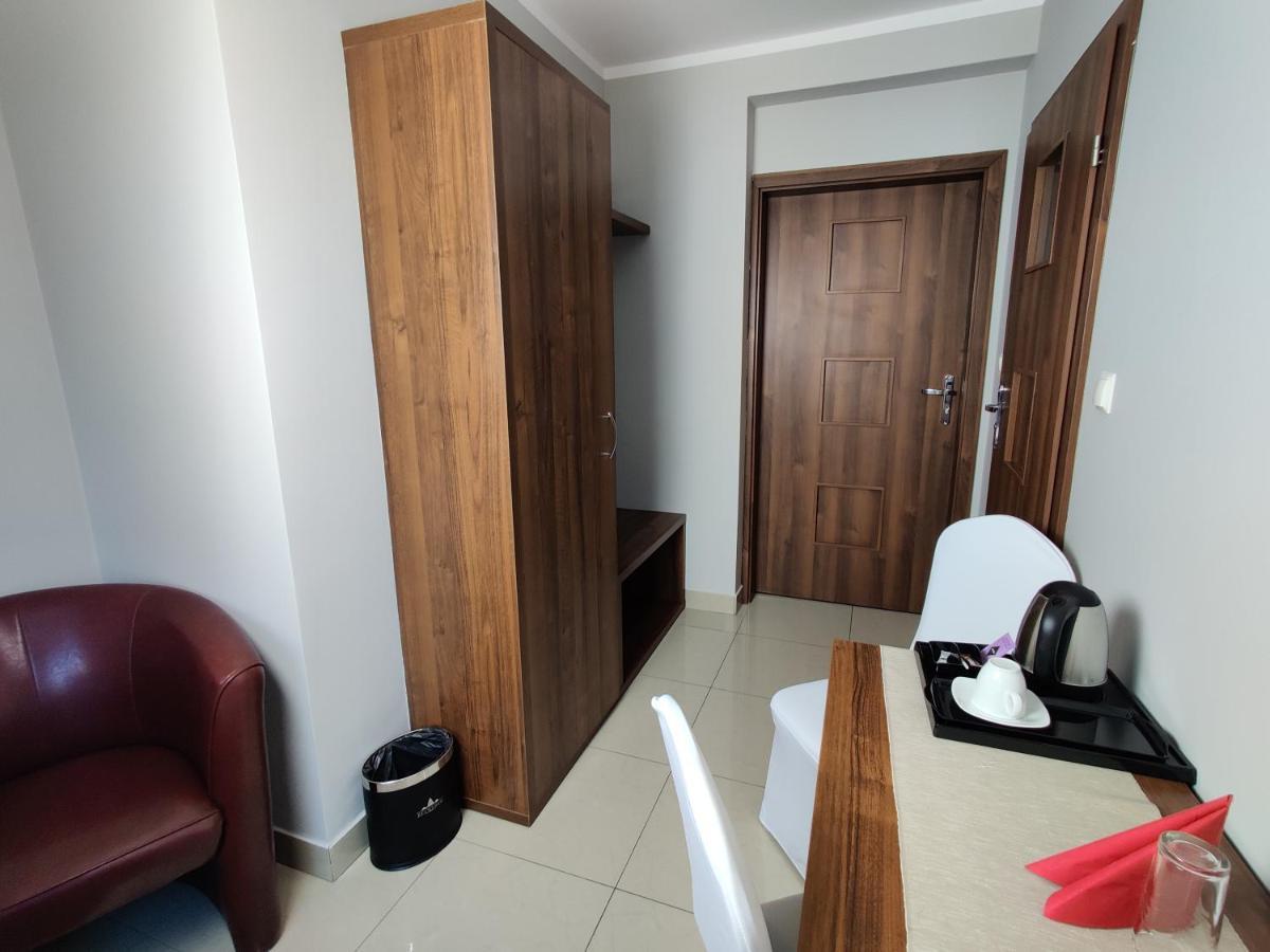 Belweder Aparthotel Porosły Exteriör bild