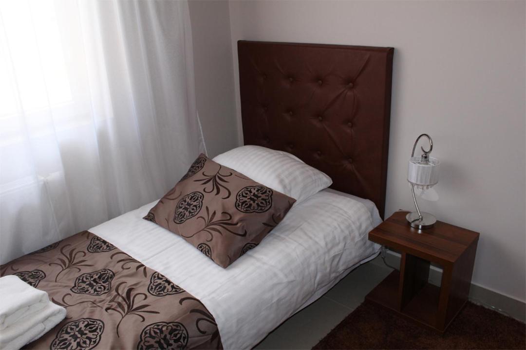 Belweder Aparthotel Porosły Exteriör bild
