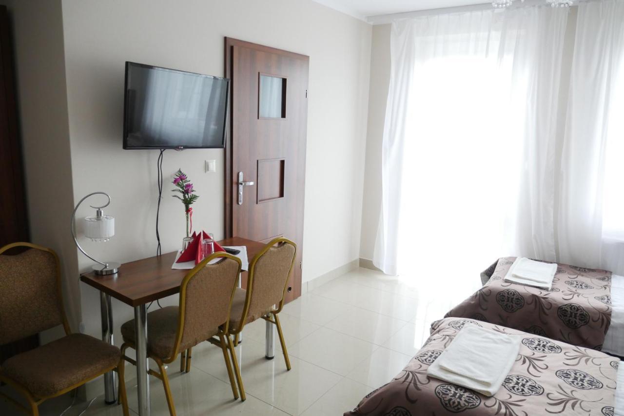 Belweder Aparthotel Porosły Exteriör bild