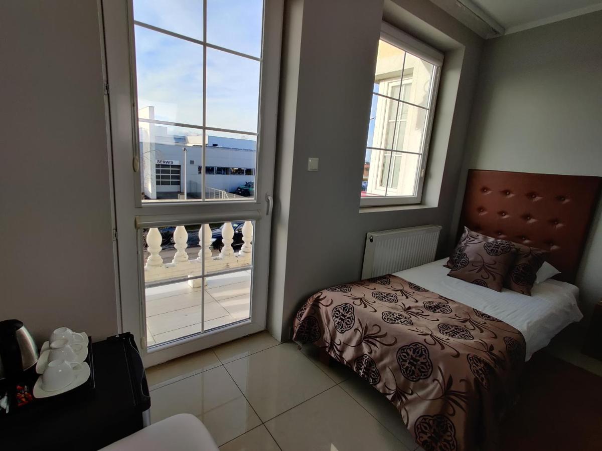 Belweder Aparthotel Porosły Exteriör bild