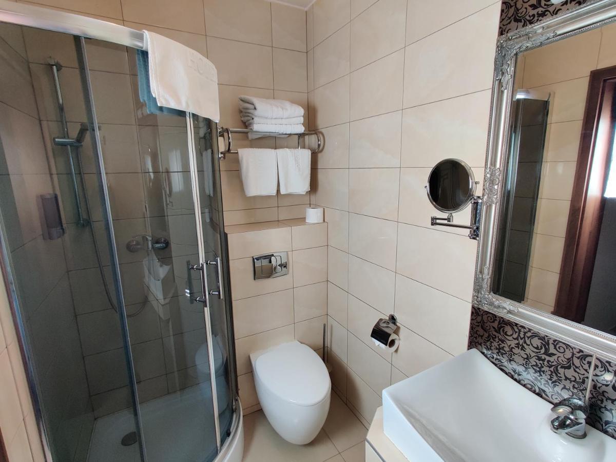 Belweder Aparthotel Porosły Exteriör bild