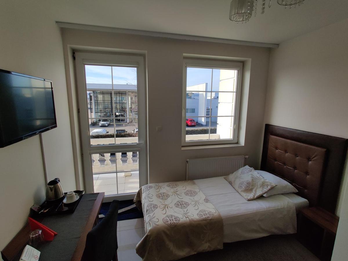 Belweder Aparthotel Porosły Exteriör bild