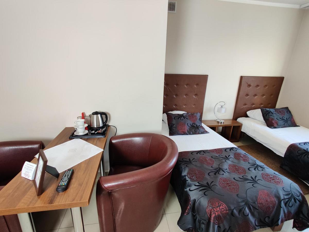 Belweder Aparthotel Porosły Exteriör bild
