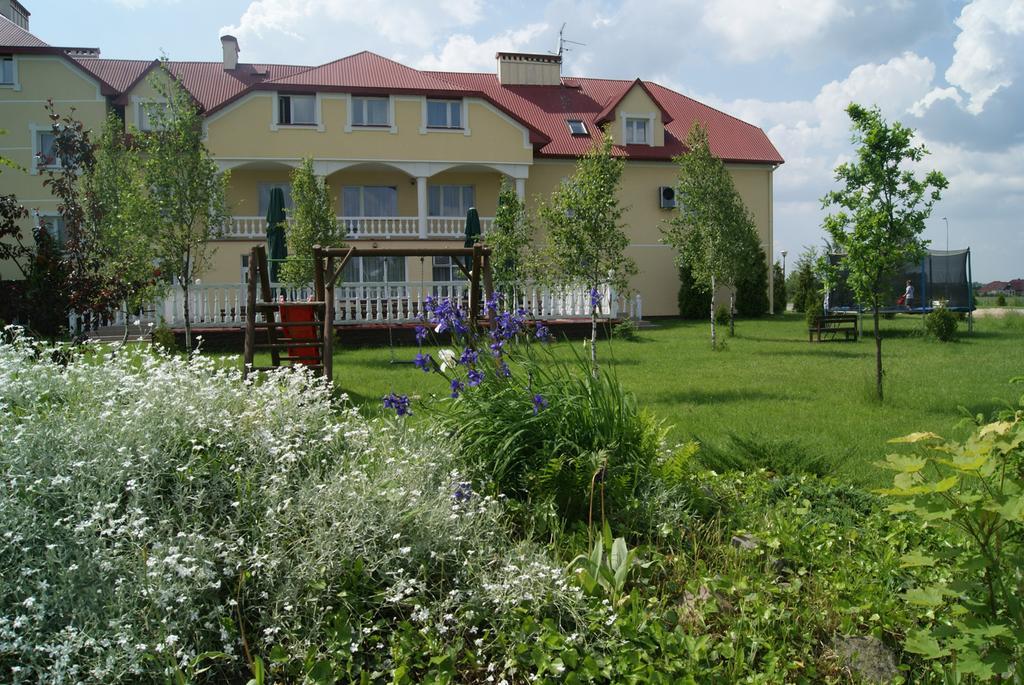 Belweder Aparthotel Porosły Exteriör bild