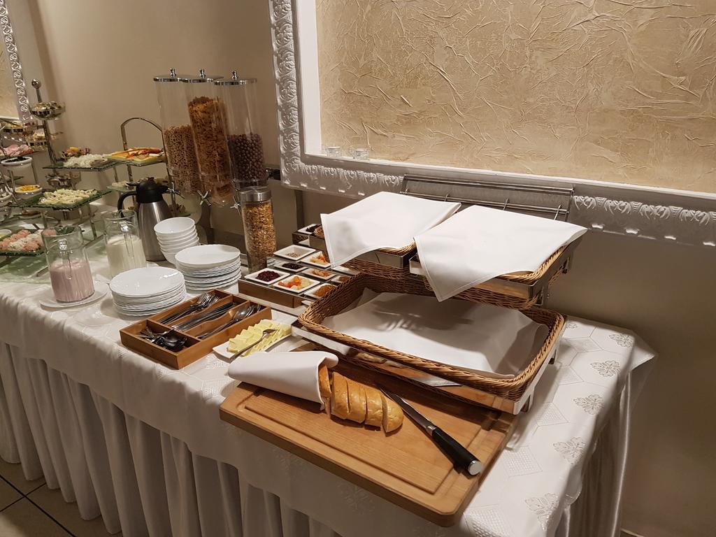 Belweder Aparthotel Porosły Exteriör bild