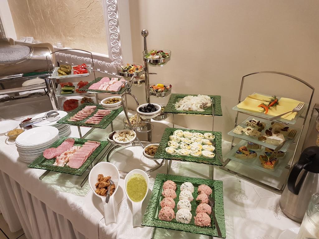 Belweder Aparthotel Porosły Exteriör bild